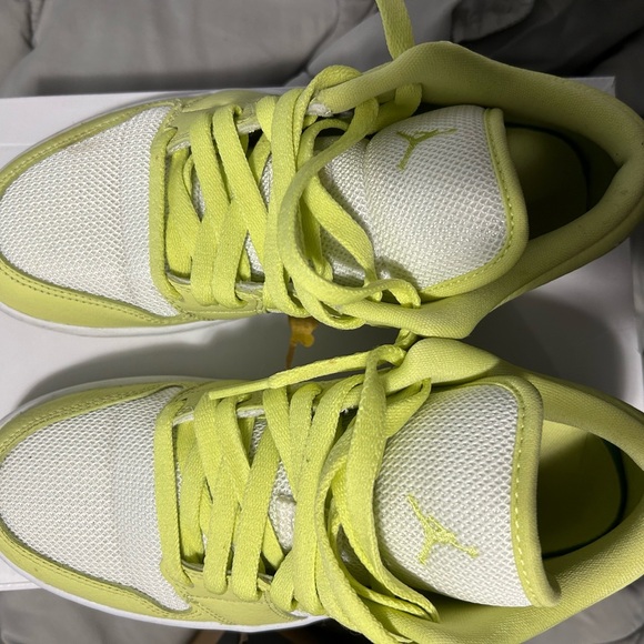 Jordan Limelight’s size 7.5 woman’s - Picture 2 of 8
